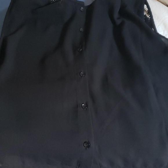 FOREVER 21 sleeveless - Picture 3 of 3